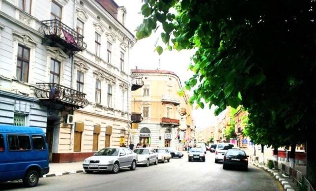 Apartment In The City Center Ivano Frankivsk Bagian luar foto