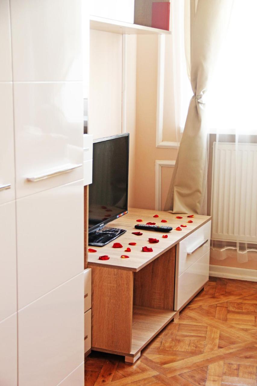 Apartment In The City Center Ivano Frankivsk Bagian luar foto