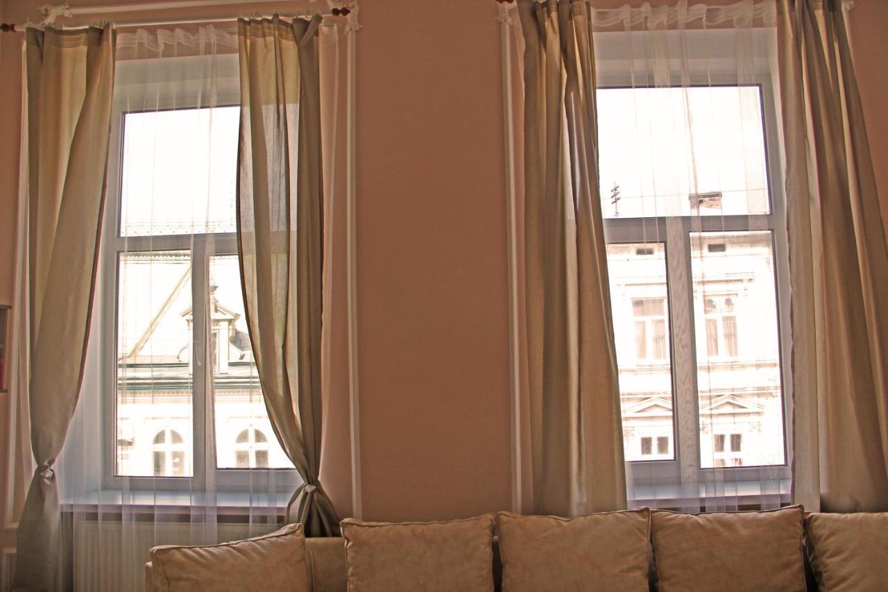 Apartment In The City Center Ivano Frankivsk Bagian luar foto