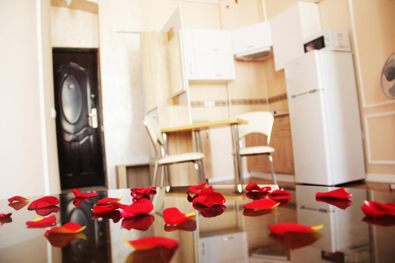 Apartment In The City Center Ivano Frankivsk Bagian luar foto