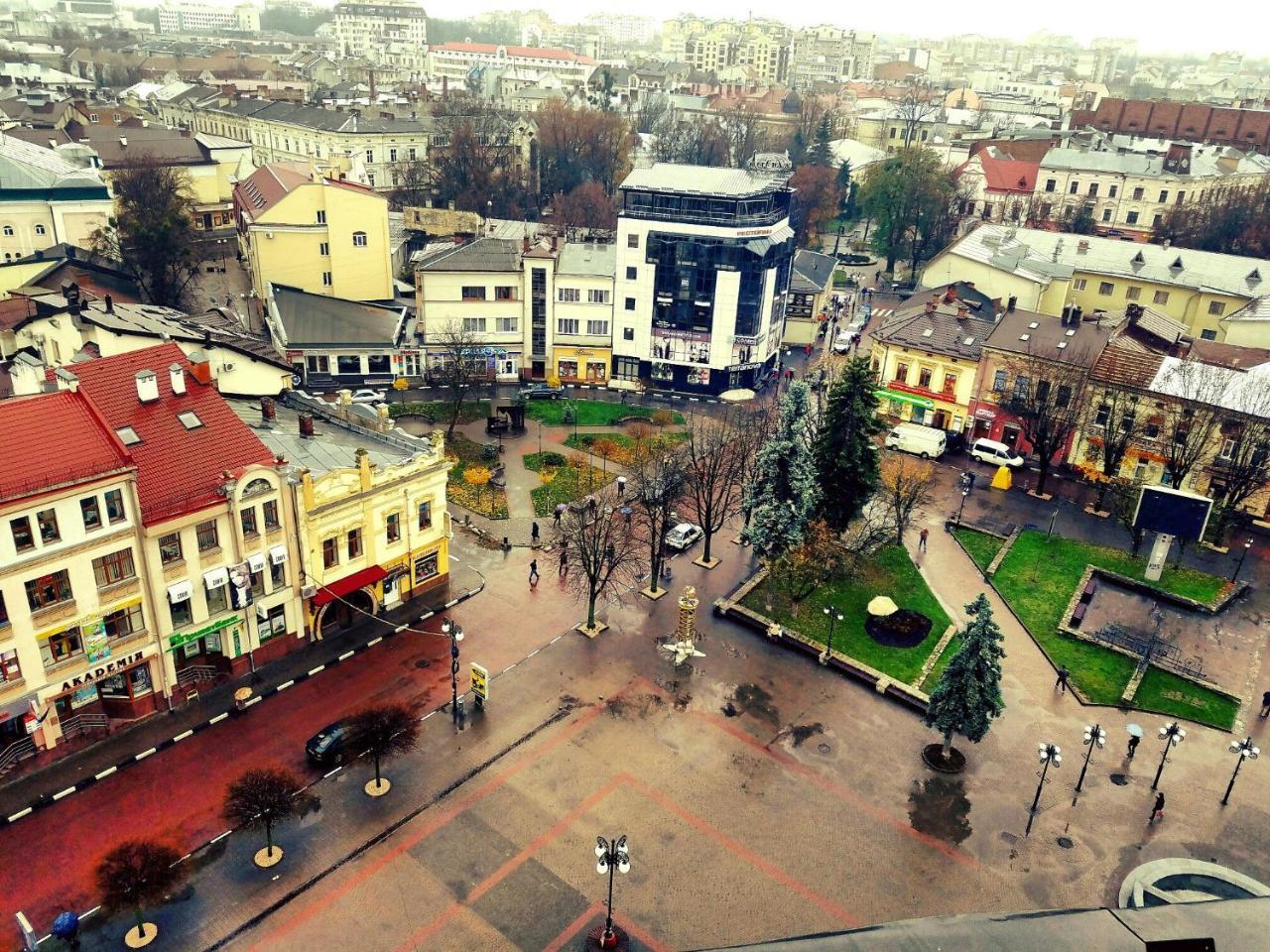 Apartment In The City Center Ivano Frankivsk Bagian luar foto