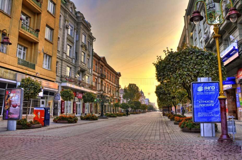 Apartment In The City Center Ivano Frankivsk Bagian luar foto