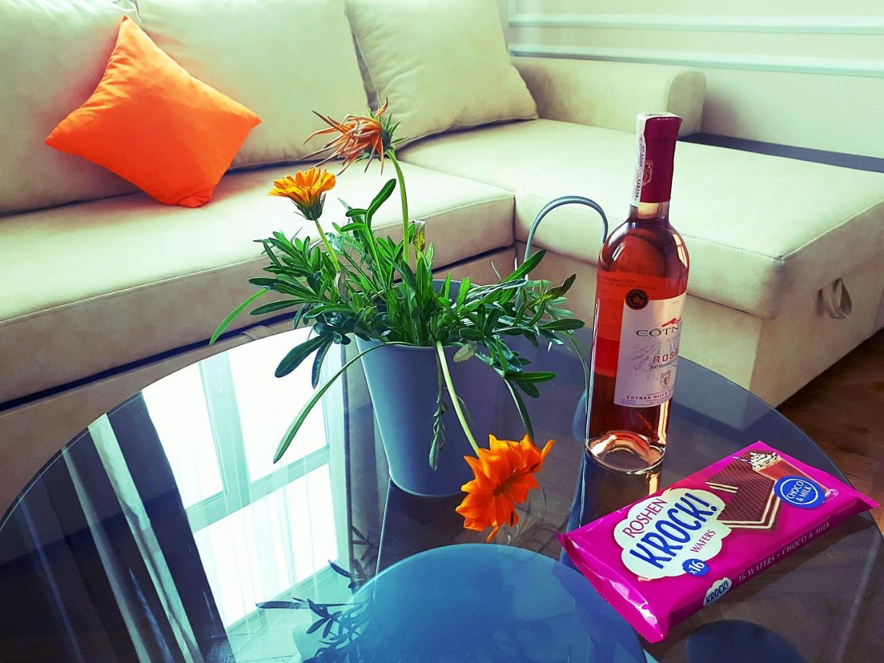 Apartment In The City Center Ivano Frankivsk Bagian luar foto