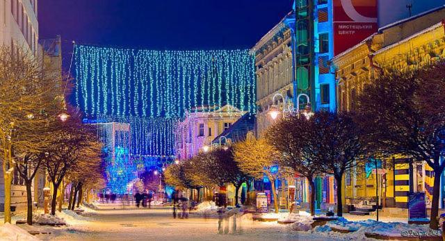 Apartment In The City Center Ivano Frankivsk Bagian luar foto